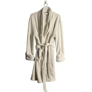 La Vie En Rose Women's Ivory Plush Ribbed Robe
